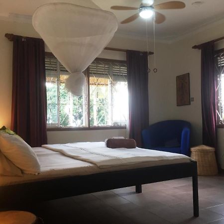 Carpe Diem Guesthouse Энтеббе Экстерьер фото